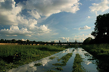 Peter Zimolong – Dresden · bewölkt (2006, 45 x 30 cm)